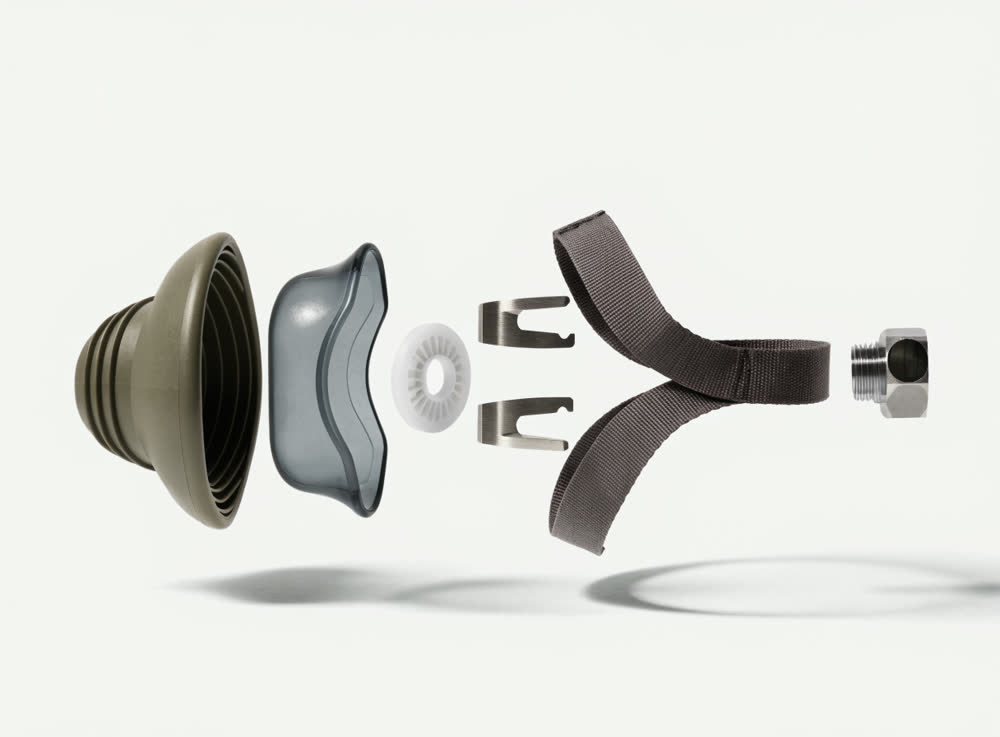 Exploded view: shell, silicone cushion, valve, clips, headgear strap, hose swivel